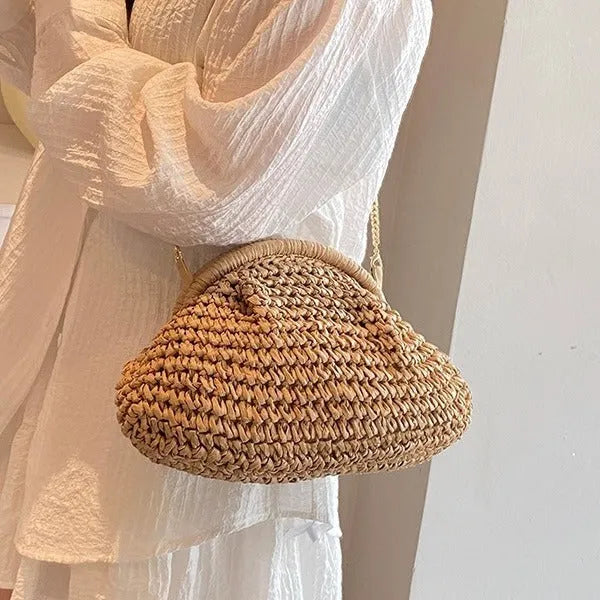Shell-shaped straw beach bag with chain strap in khaki colour showing zippered pocket