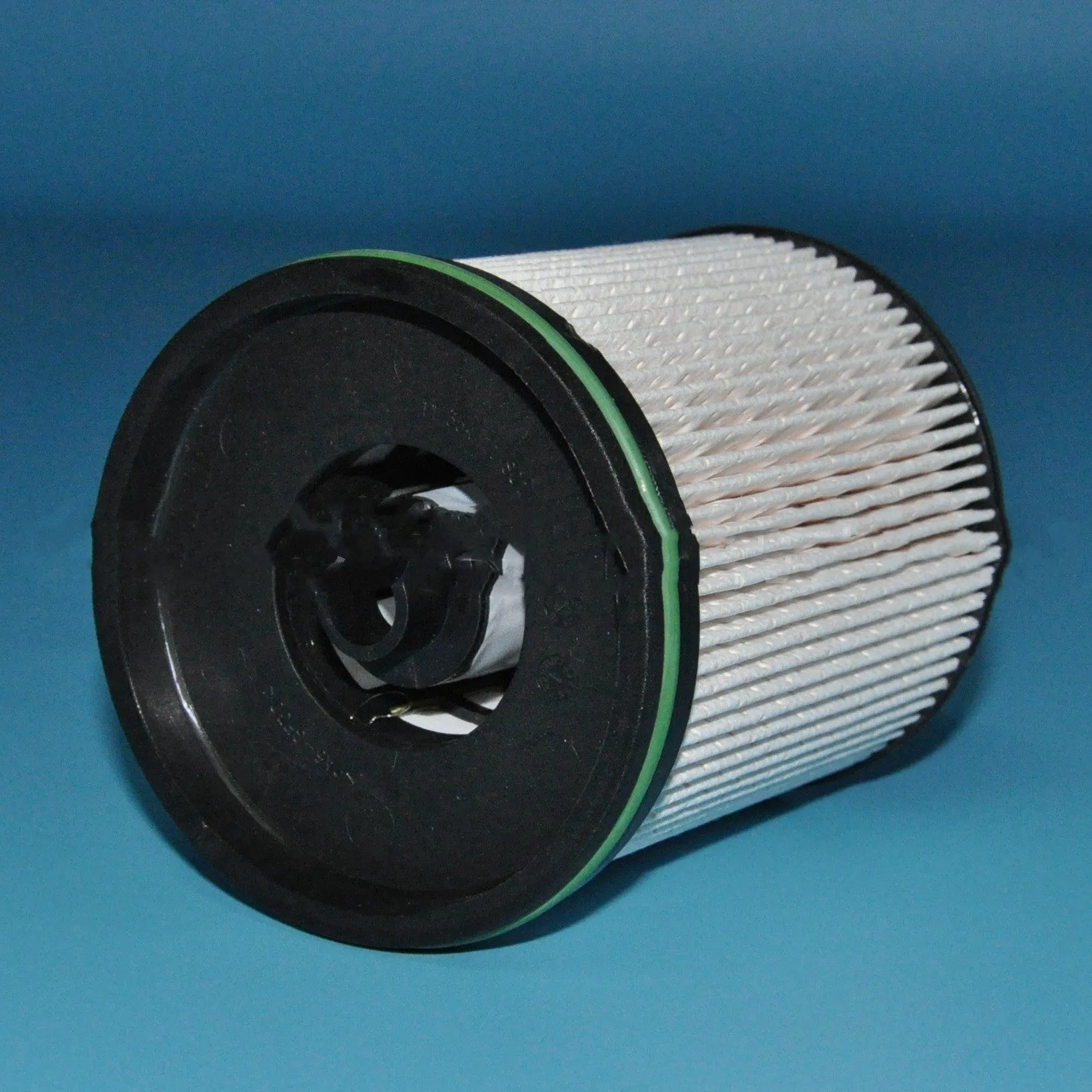 Diesel fuel filter element with gasket for Vauxhall and Opel Astra K vehicles