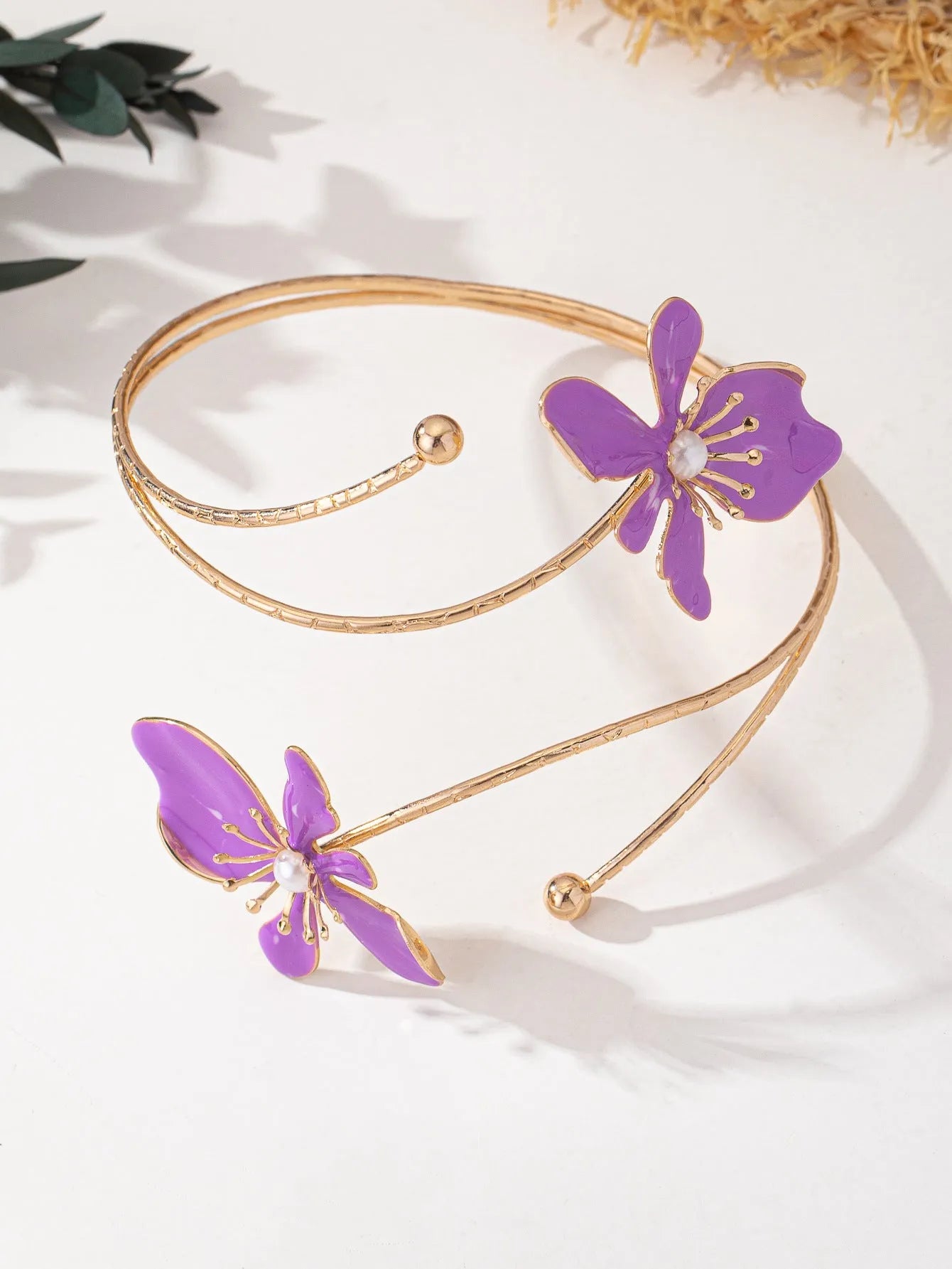 Alloy fashion armband with hollow line pattern in pink or purple colour, adjustable wrist jewellery