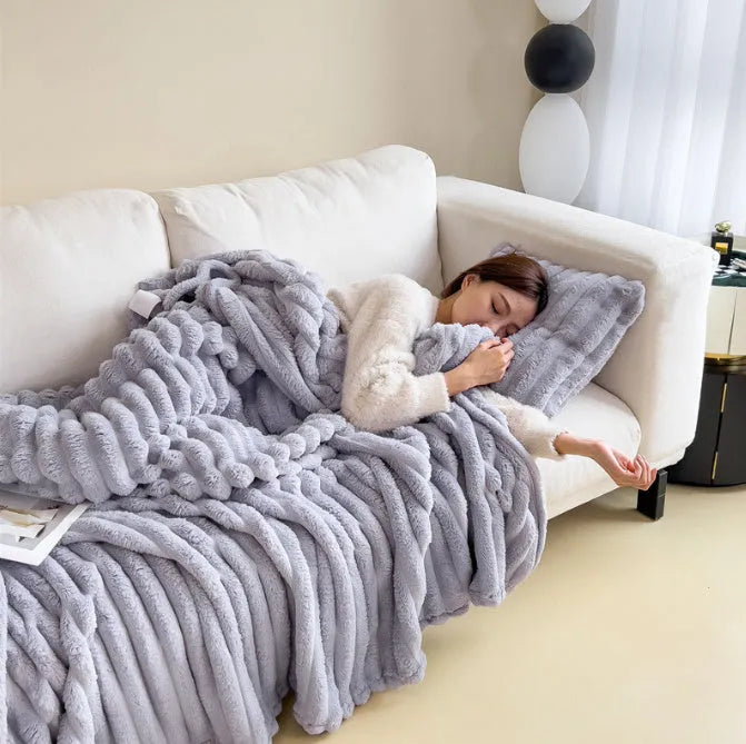 Double-sided thickening bubble velvet faux rabbit fur blanket in various colour options