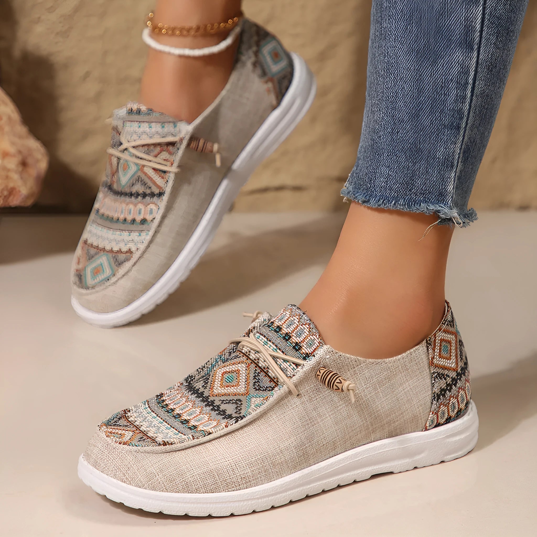 Women's black flat round toe low-top shoes with artificial PU upper and rubber sole.