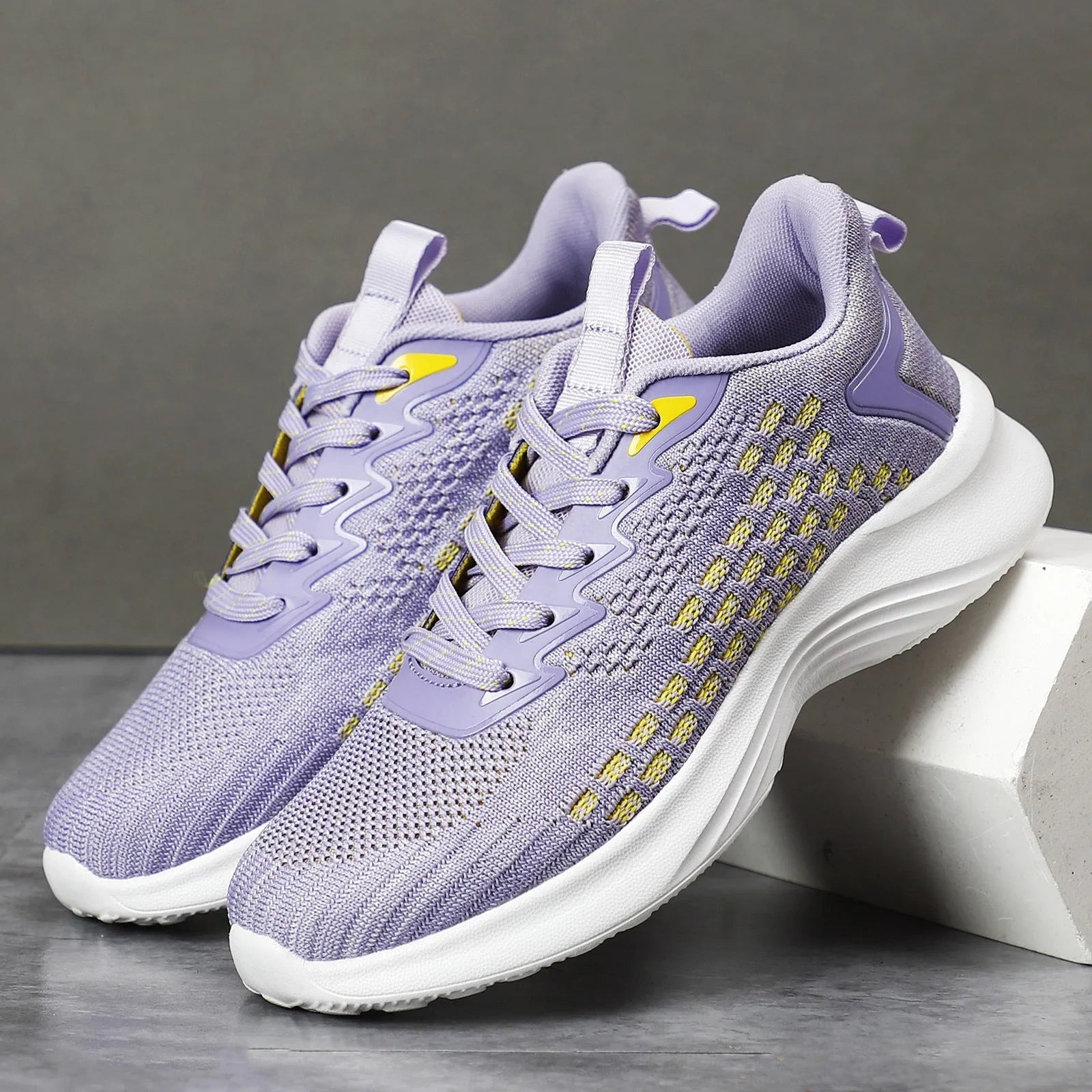 Women's lavender purple Flyknit running shoes with mesh lining and striped pattern for athletic use