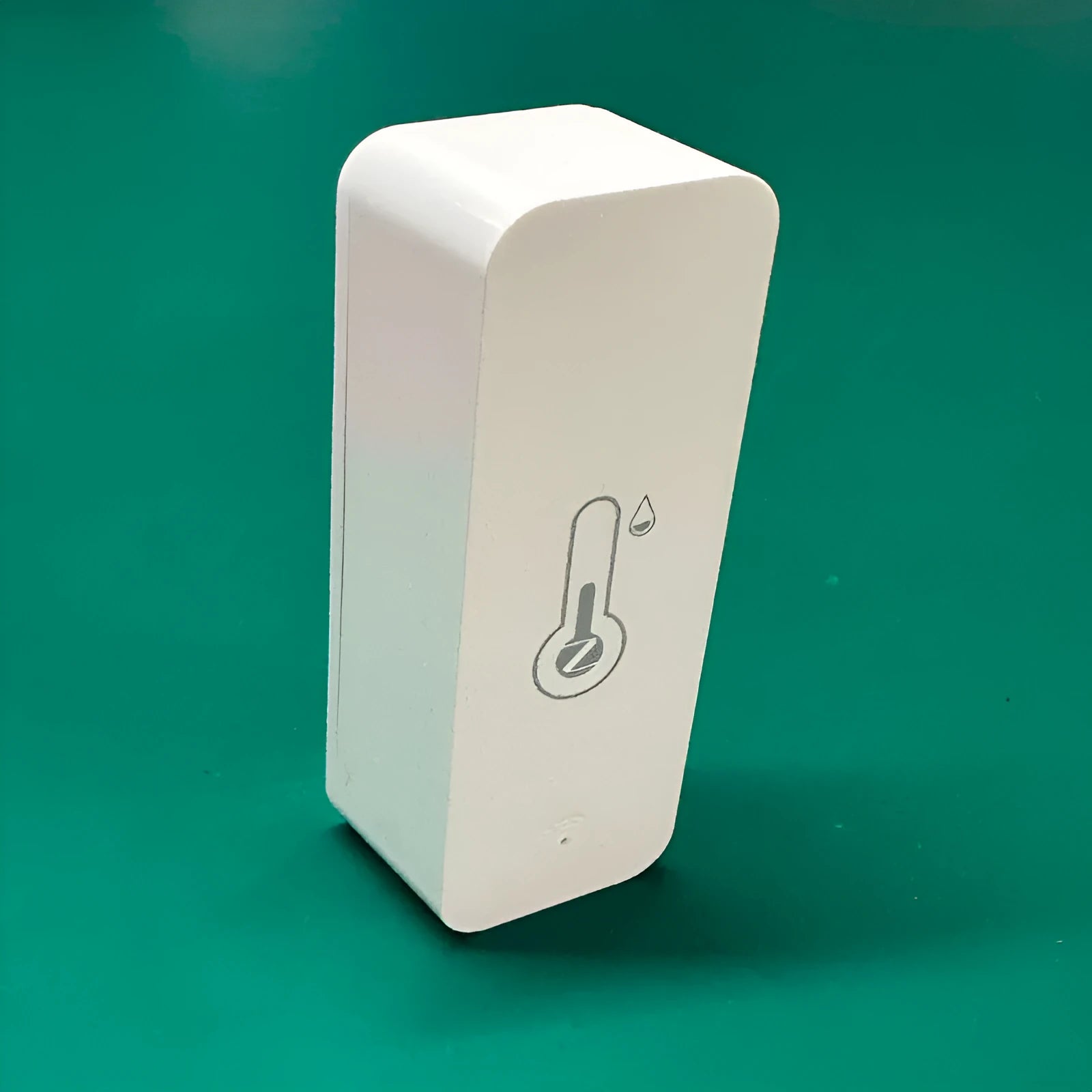 WiFi Zigbee temperature humidity sensor in compact ABS plastic housing measuring 72x25x20mm