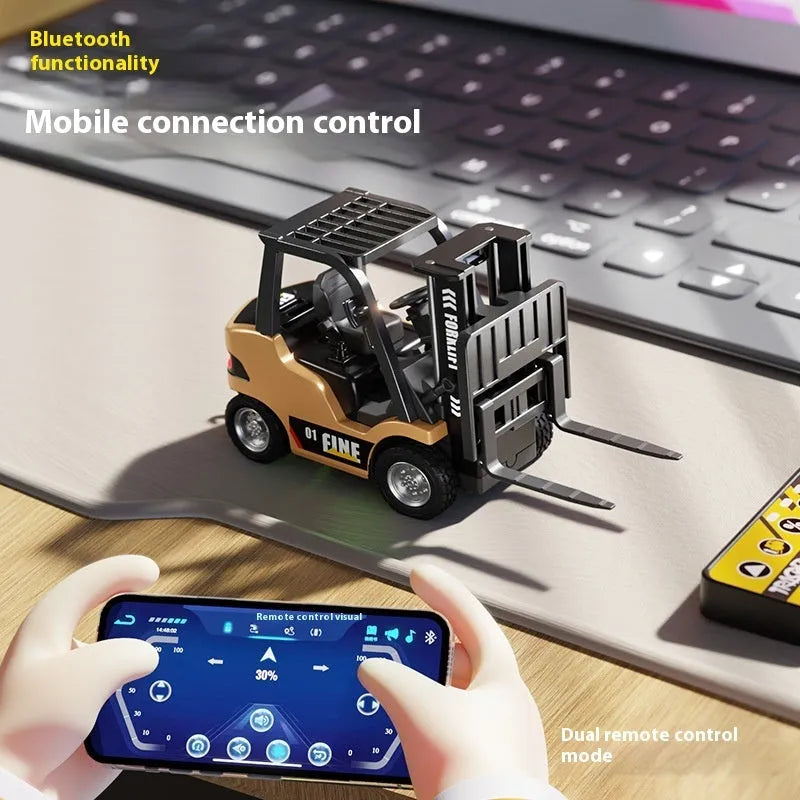 1:64 scale alloy Bluetooth remote control forklift toy with four accessories and three obstacles