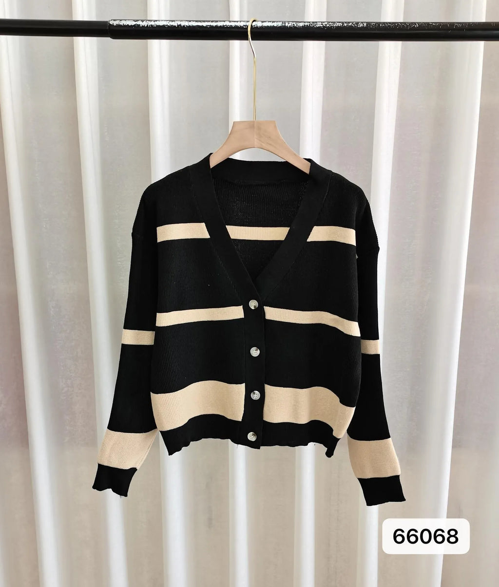 Women's V-neck striped knitted cardigan with 3D pattern in slim fit