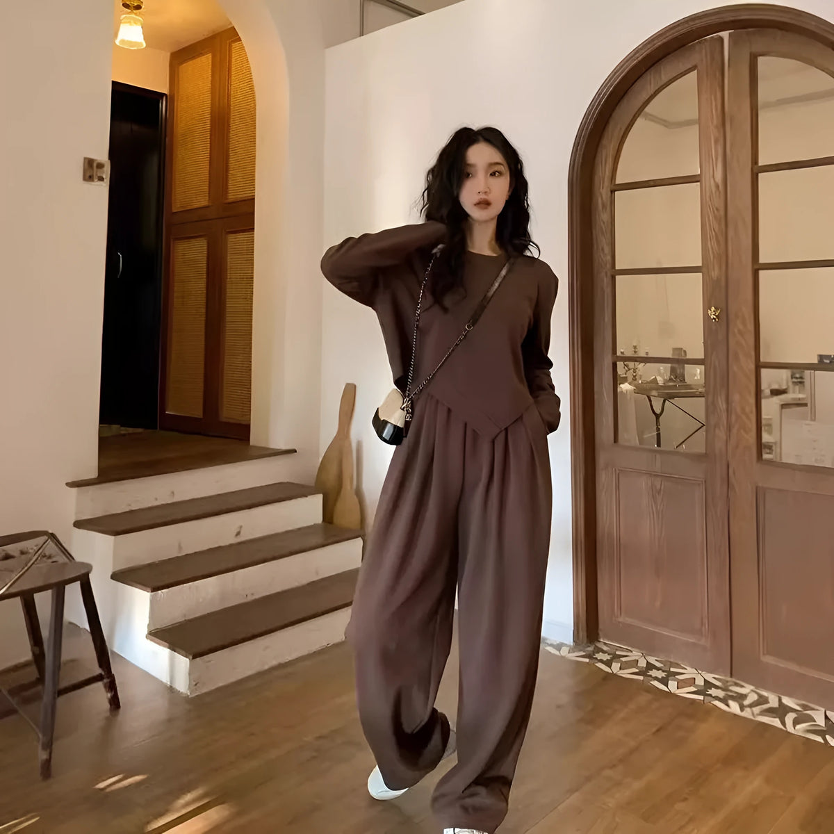 Women's loose-fit casual sports suit in khaki, featuring a long-sleeve top and matching trousers.