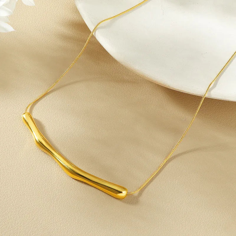 Women's titanium steel necklace with irregular pleated texture in gold electroplated finish