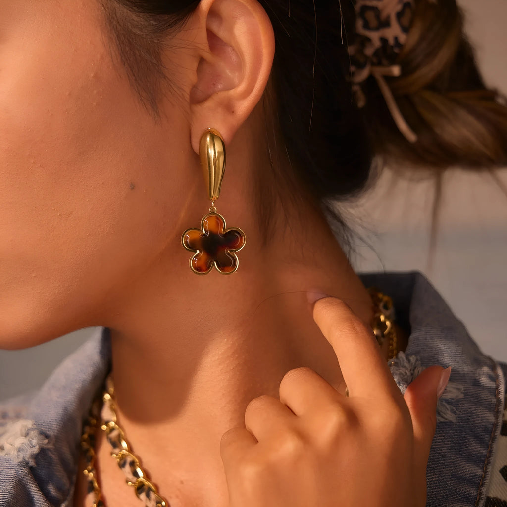 Women's stainless steel earrings with tortoiseshell resin hawksbill colour in heart-shaped or flower geometric designs