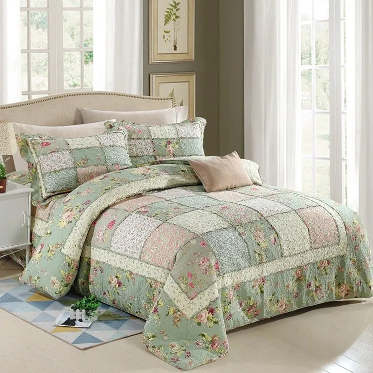 Pure cotton quilted bedspread-style three-piece bedding set in a Korean design with pillowcases.