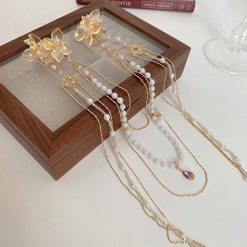Gold grip women's hairpin with pearl and diamond flower design and long tassel decorations
