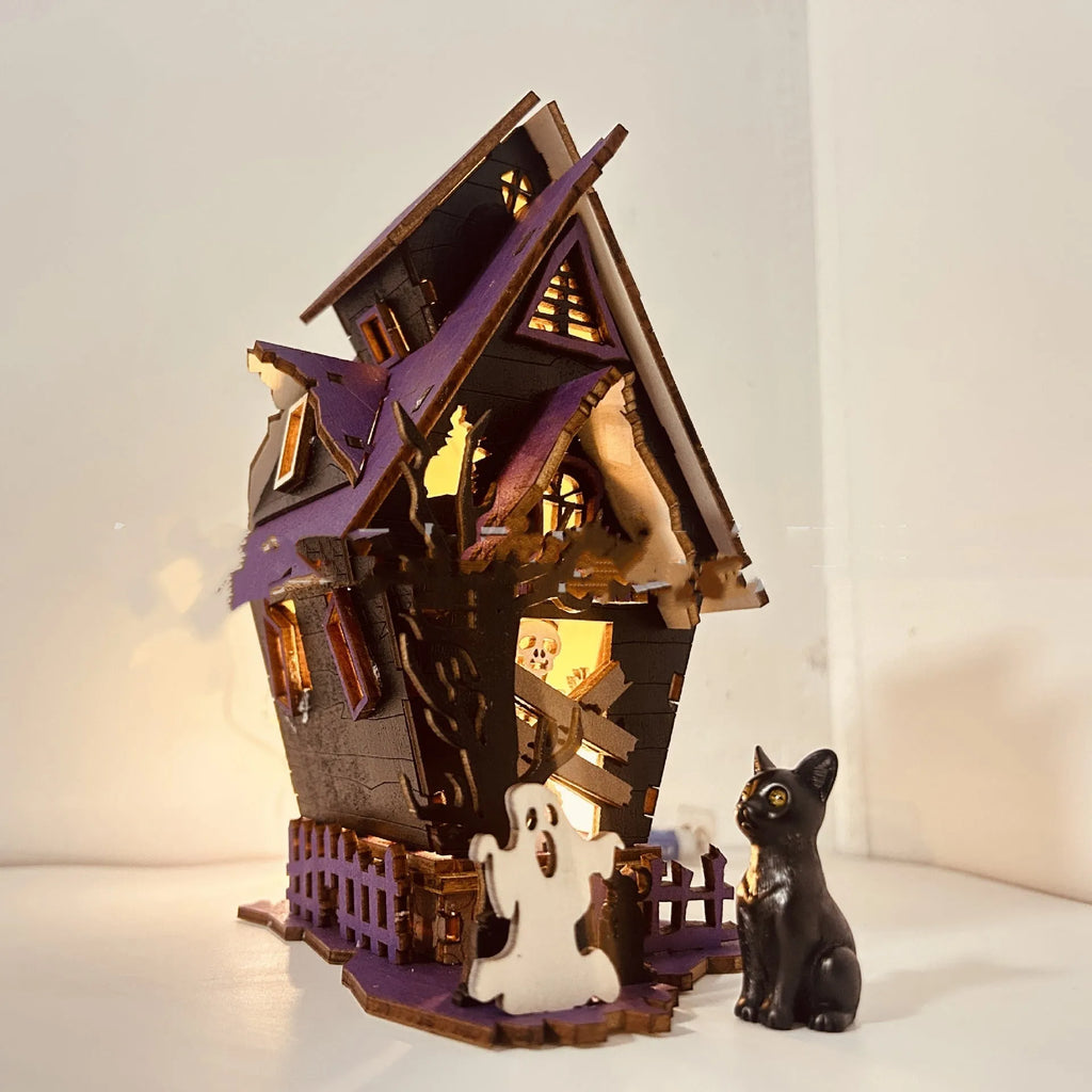 Wooden DIY haunted house Halloween decoration with luminous design measuring 14x10.5x19cm