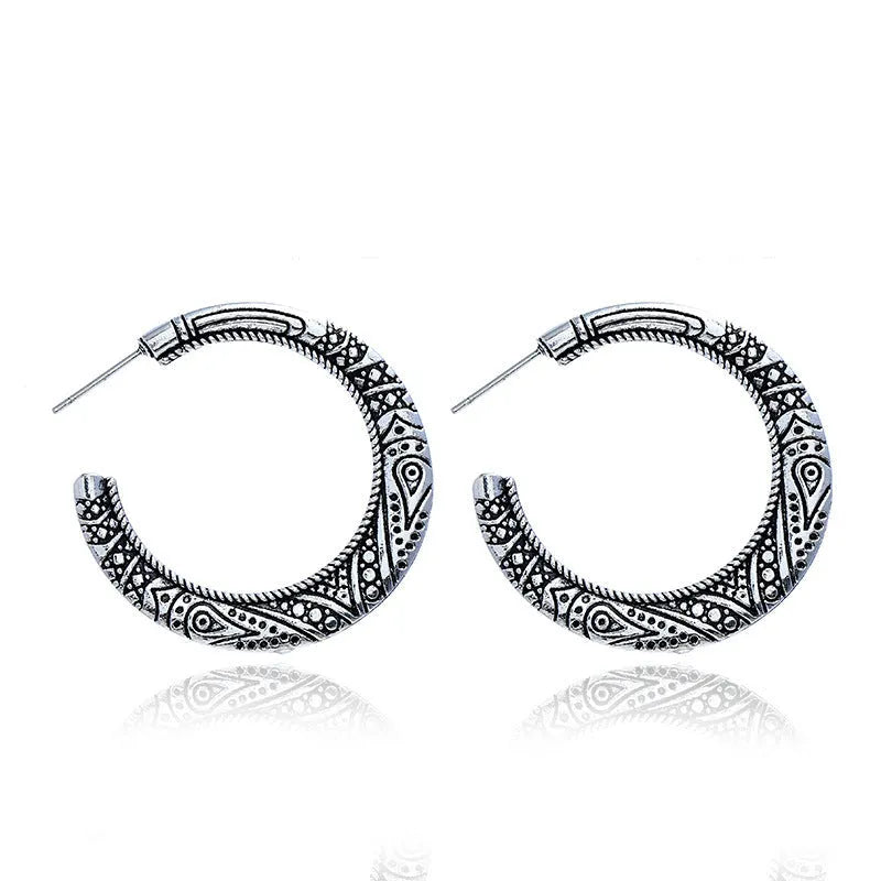 Vintage engraving C-shaped alloy earrings in bronze and silver antique finishes