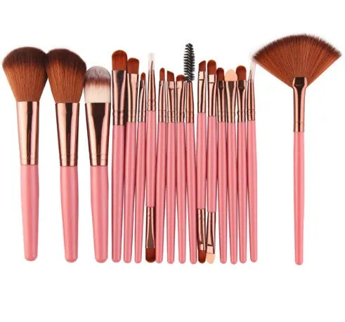 18-piece makeup brush set showing various brush types including fan-shaped brushes for contouring