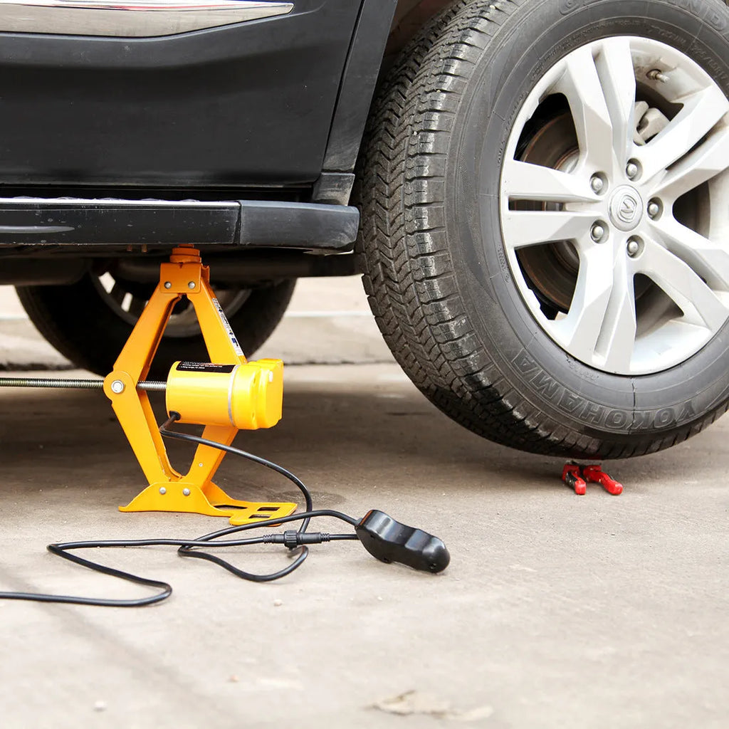 Vehicle-mounted electric hydraulic jack kit with 2-tonne lifting capacity