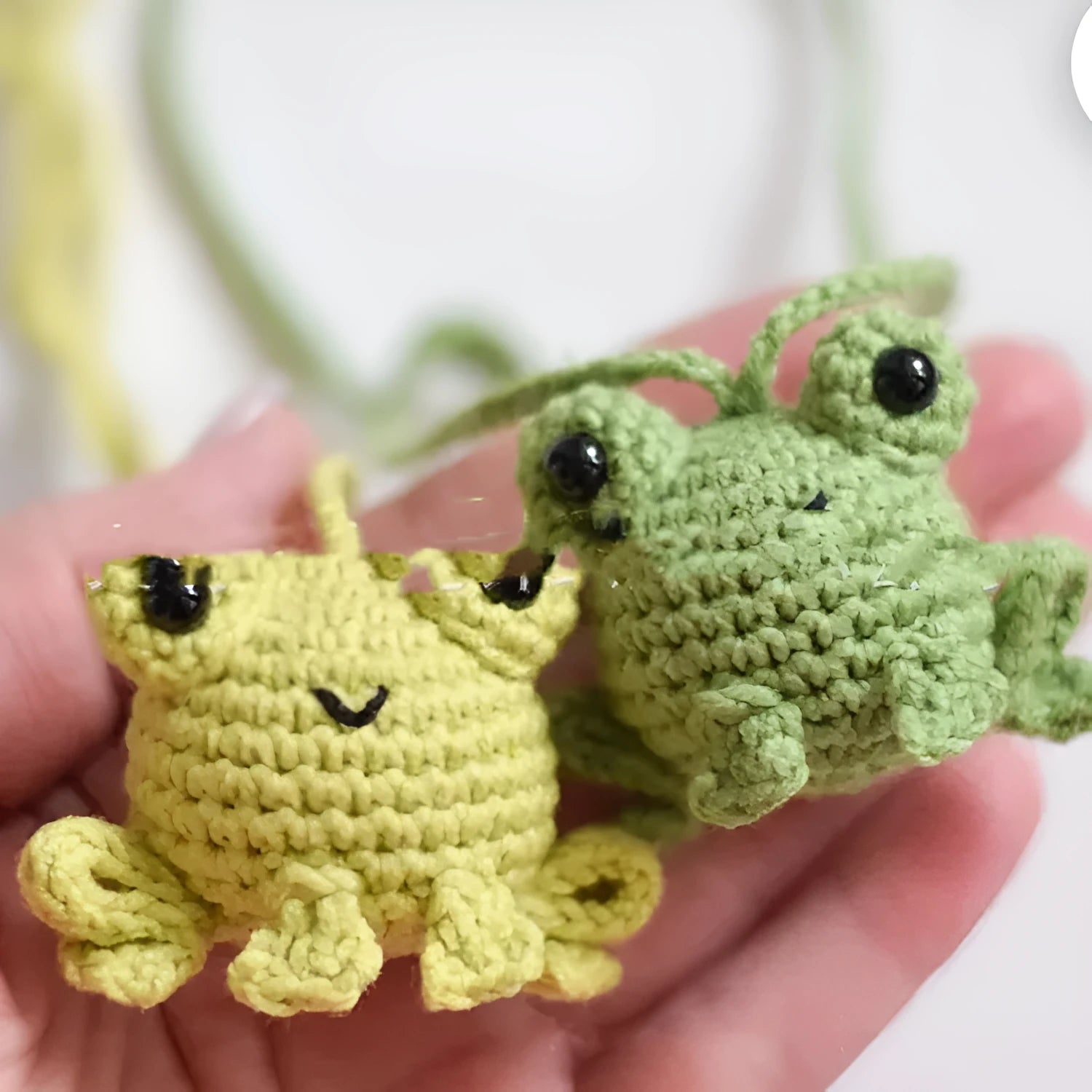 Handmade green plush frog woven car pendant hanging, showing cartoon style and 15cm length.