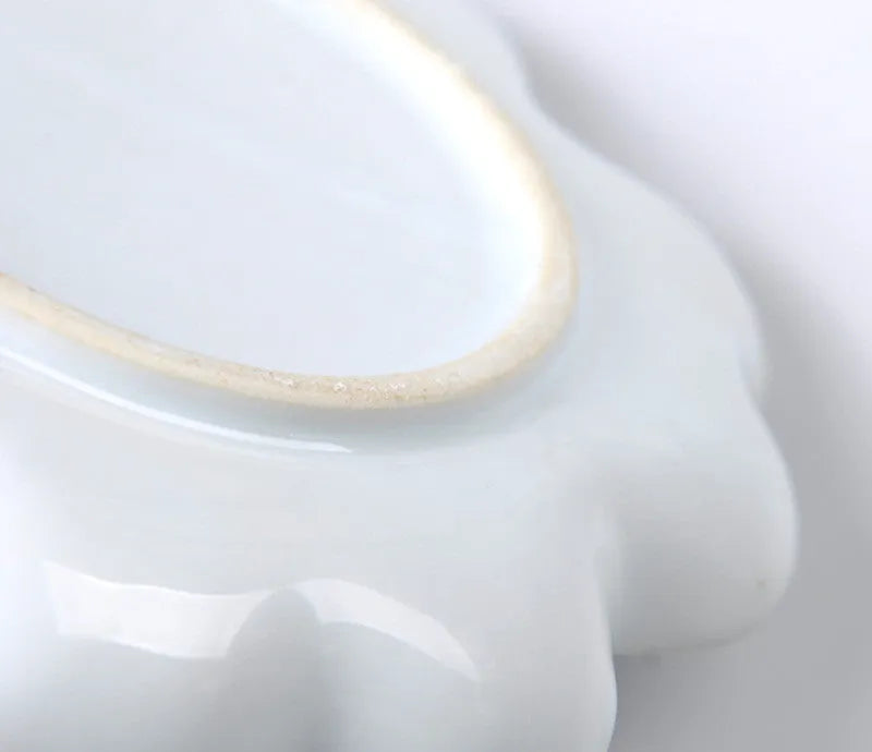 White ceramic painting palette with plum blossom design for watercolour acrylic oil paints