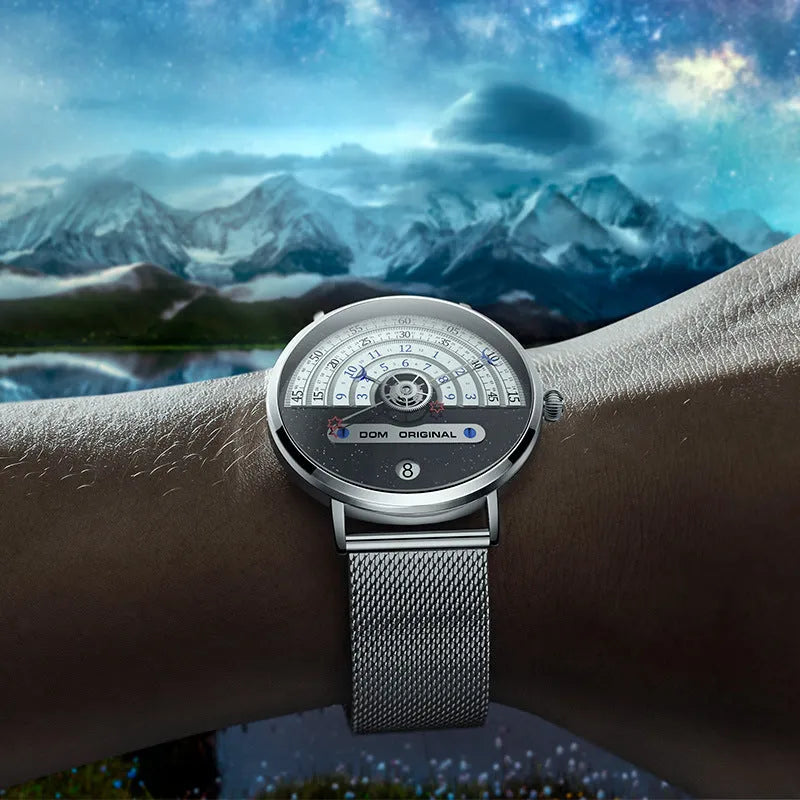 Men's gold or silver quartz wristwatch with 40mm round dial and stainless steel or leather strap