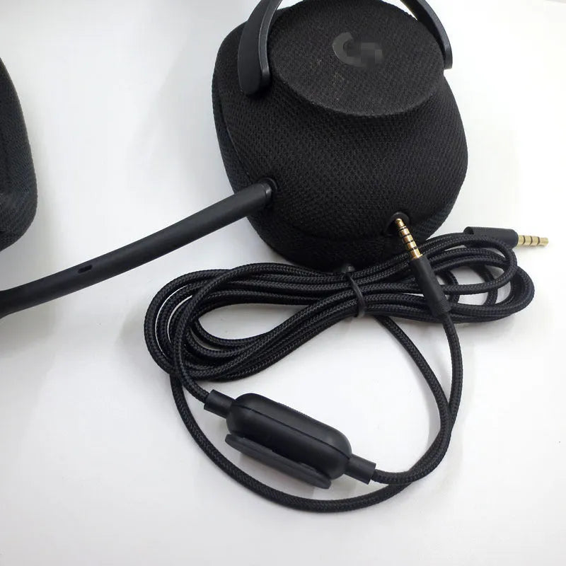 Black universal audio cable with oxygen-free copper wire and bare copper wire core.