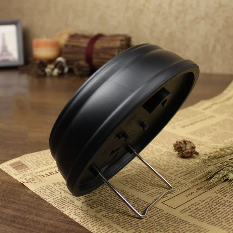European retro style 6-inch round desk clock with silent alarm on wooden surface