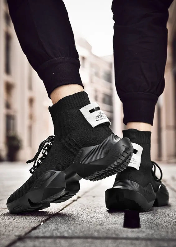 Men's black and white sports casual shoes with mesh lining in sizes 39 to 47