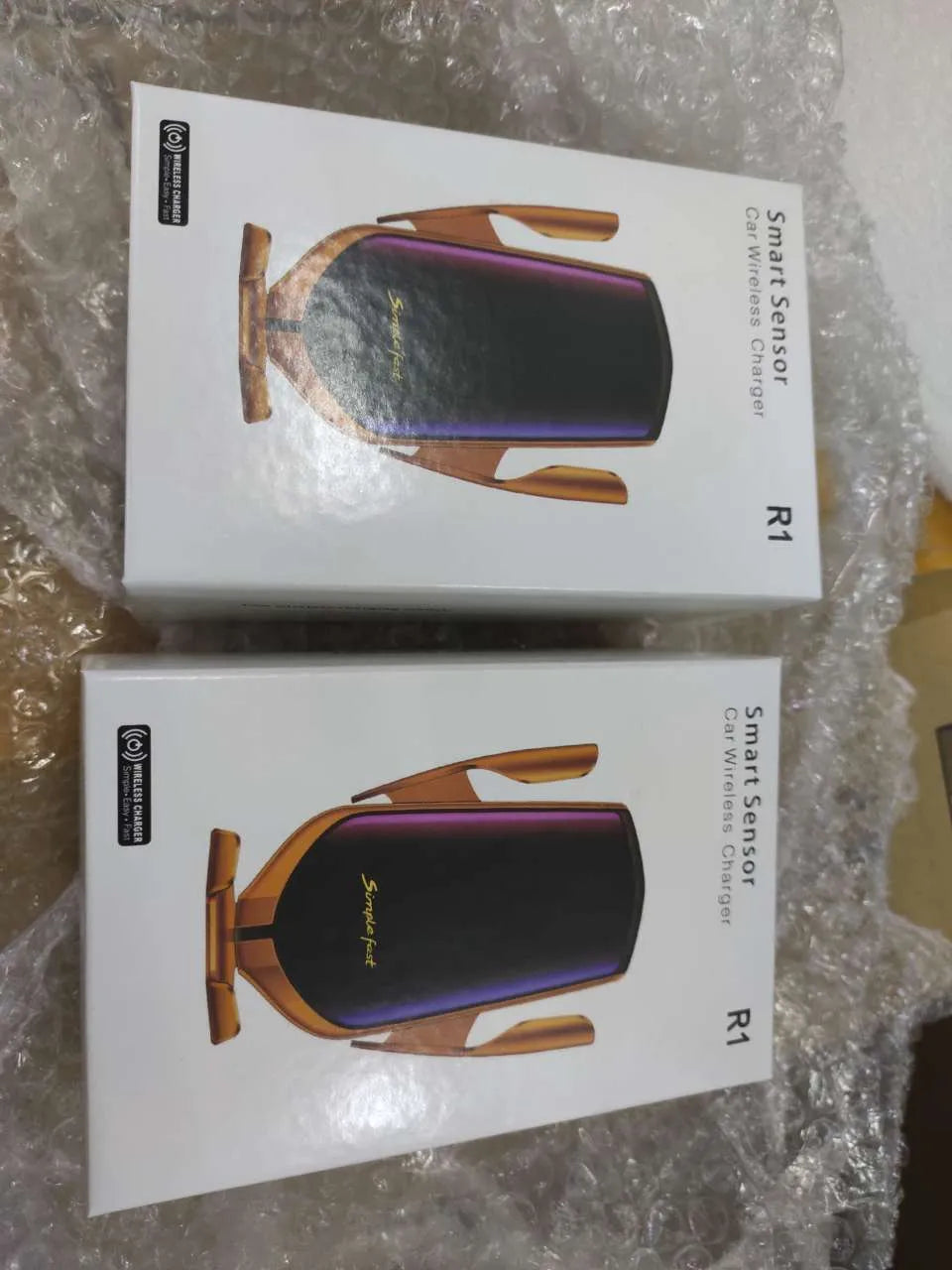 Magic Clip R1 automatic car phone holder with wireless charging in gold or silver for dashboard or air vent mounting