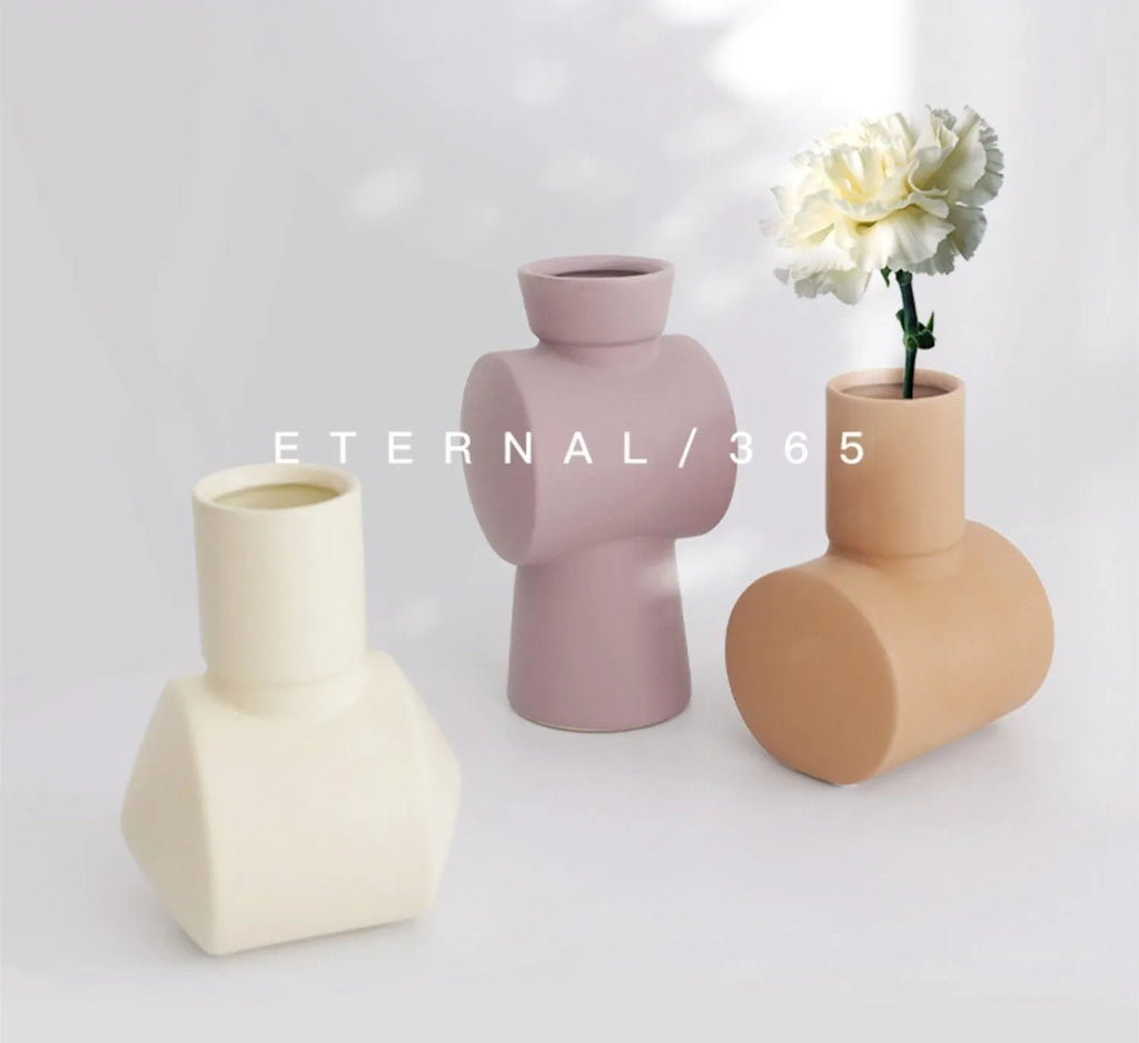 Hammer-shaped ceramic vase with Nordic Morandi design in colour glaze finish