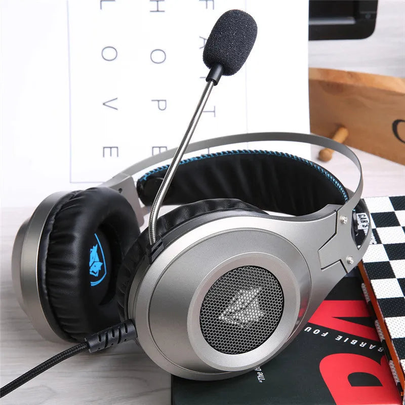 Black wired USB PC gaming headset with microphone and head-mounted design