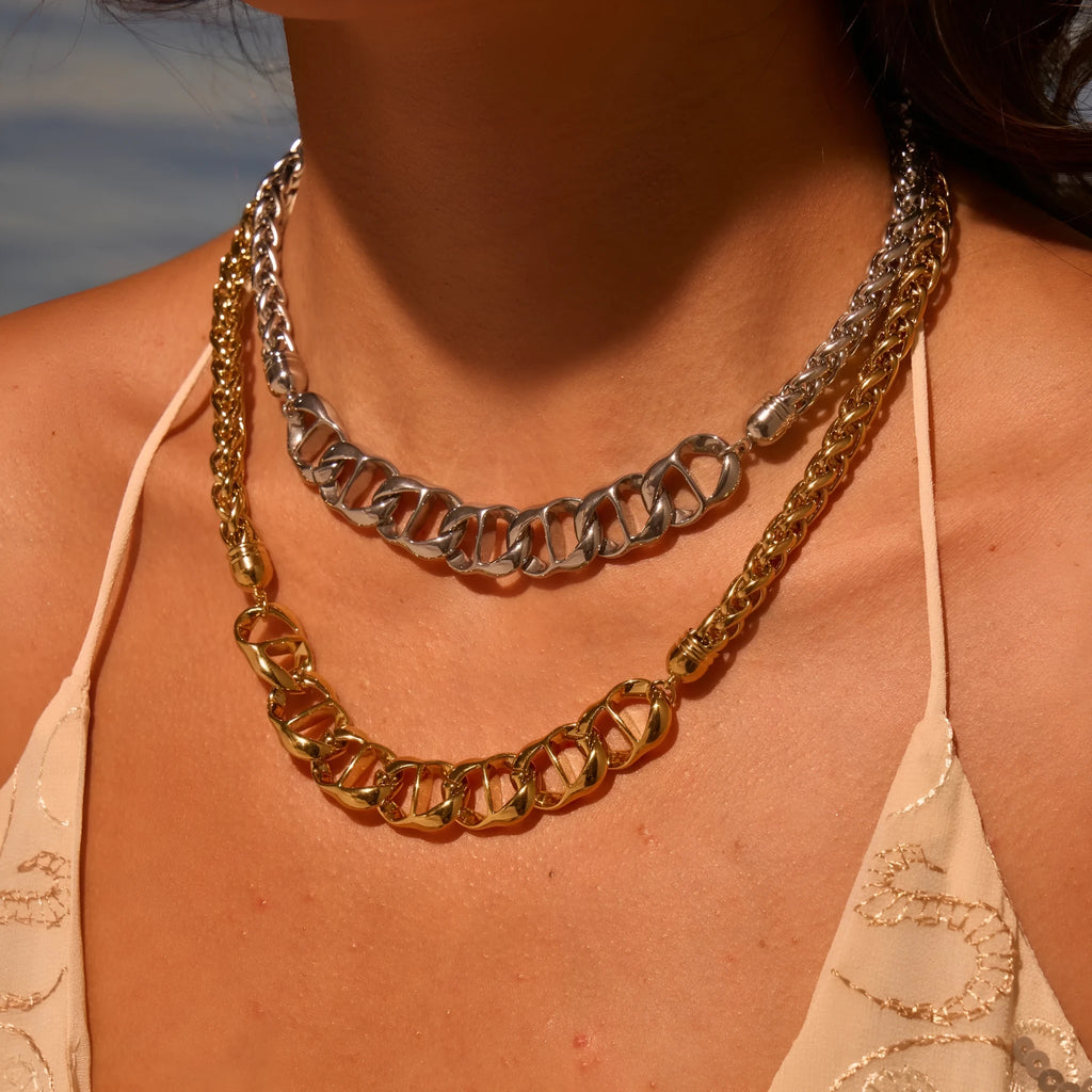 Women's stainless steel necklace with geometric pendant and regular chain in gold plating