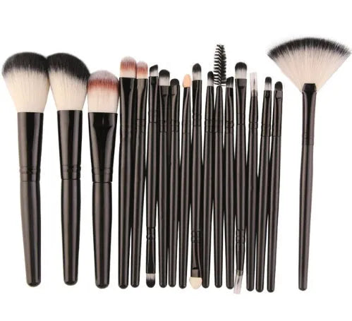 18-piece makeup brush set showing various brush types including fan-shaped brushes for contouring