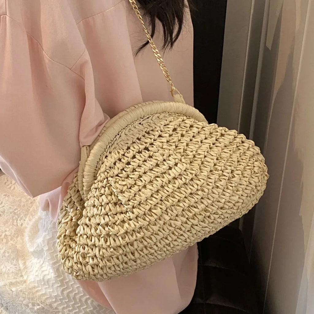 Shell-shaped straw beach bag with chain strap in khaki colour showing zippered pocket