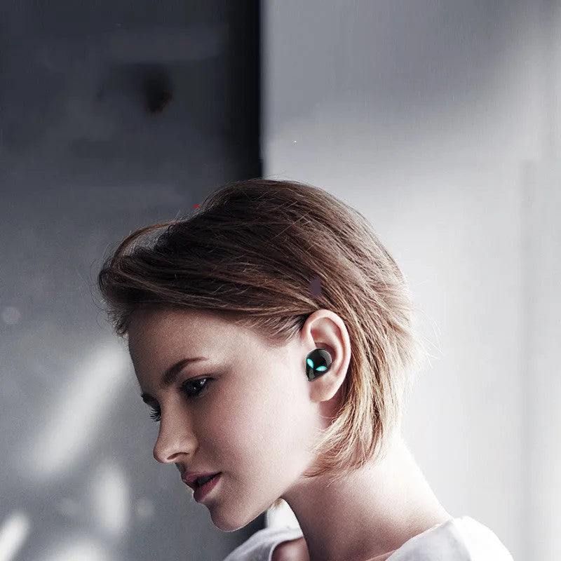 Creative Outer T8 Starman alien-design Bluetooth headset and charging case in red, blue, white, or black.