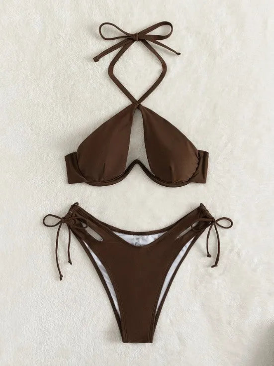 Women's halter neck bikini swimsuit in solid colour with backless briefs design
