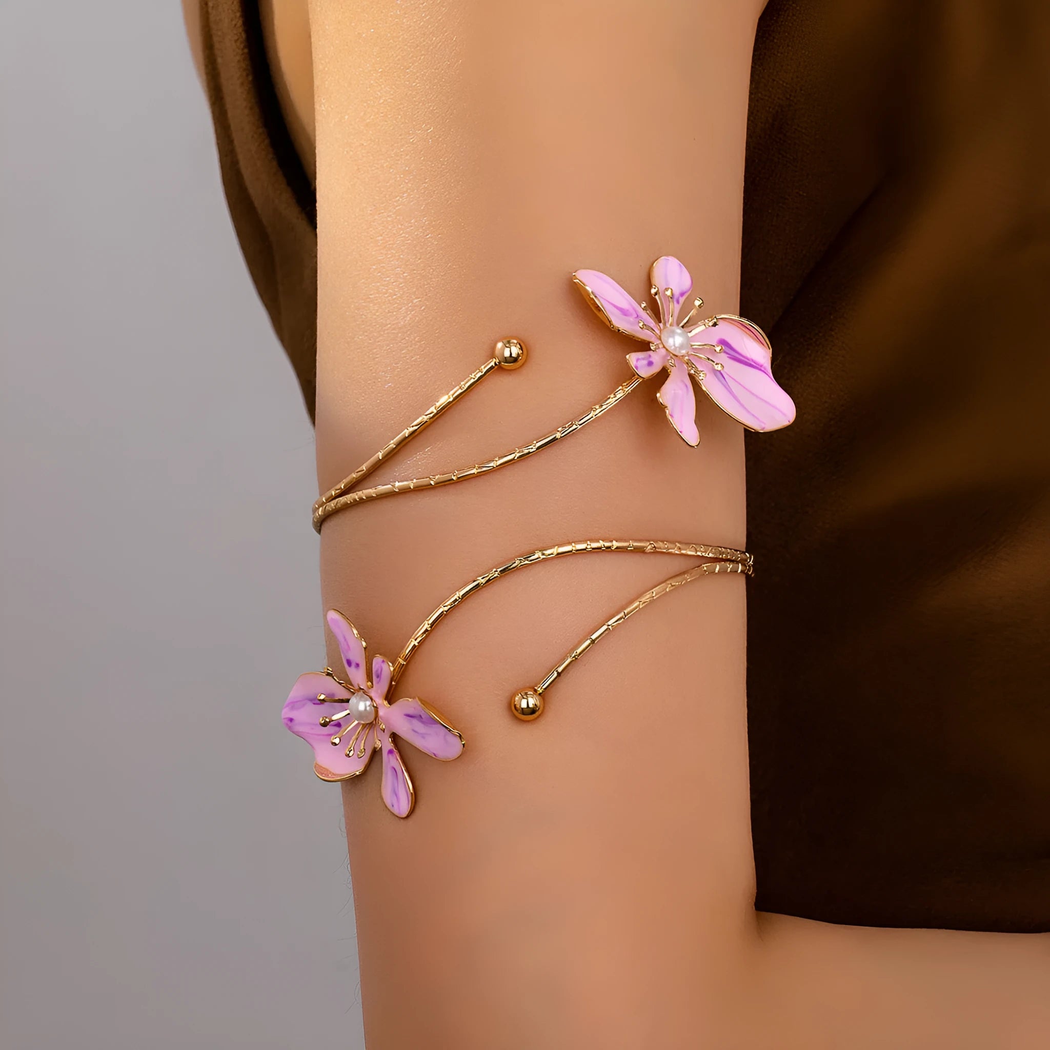 Alloy fashion armband with hollow line pattern in pink or purple colour, adjustable wrist jewellery