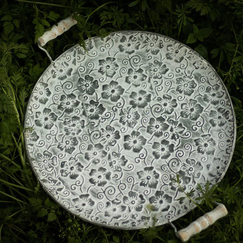 Round wrought iron metal storage tray with a belt design in European style.