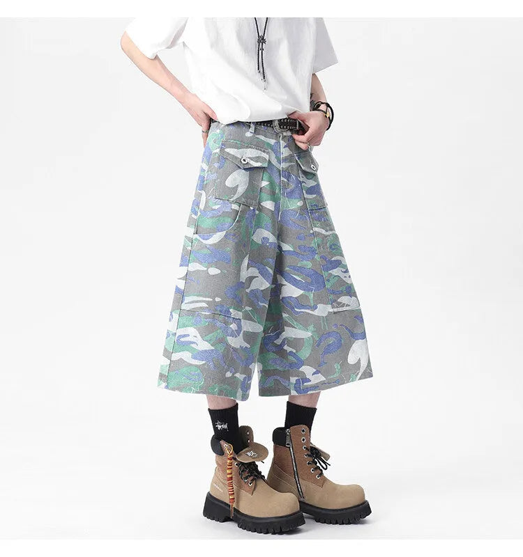 Camouflage cropped denim work trousers with cargo pockets and straight cut