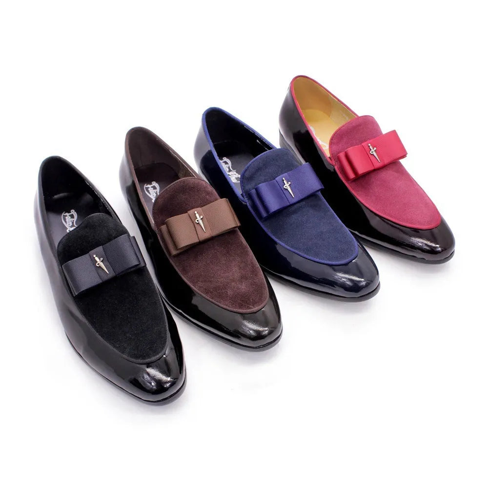 Men's low-top leather shoes with a tassel detail in black patent leather