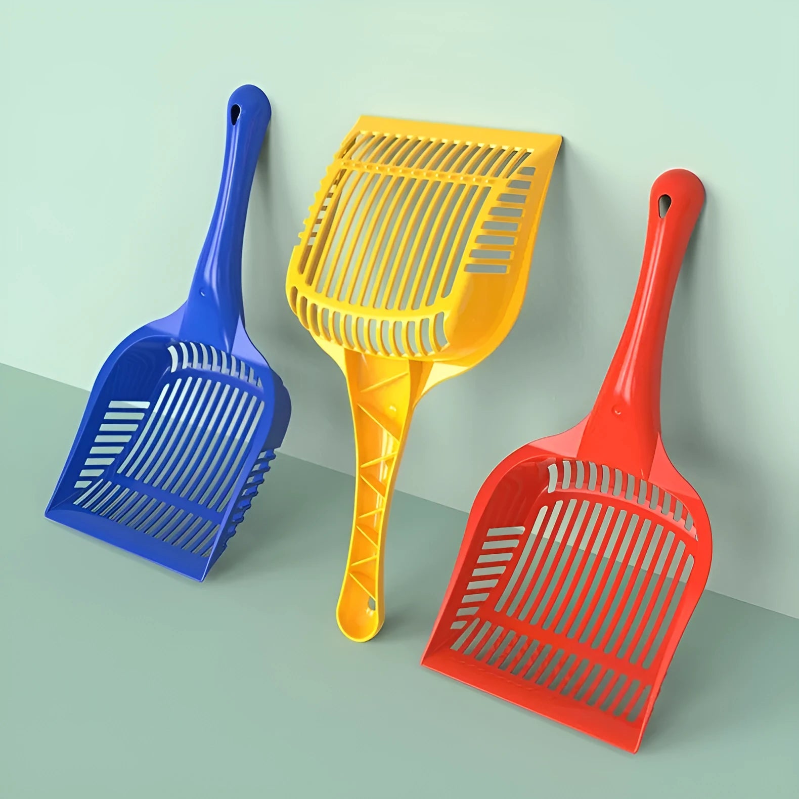 Plastic cat litter scoop in red, yellow or blue colour, small or medium size