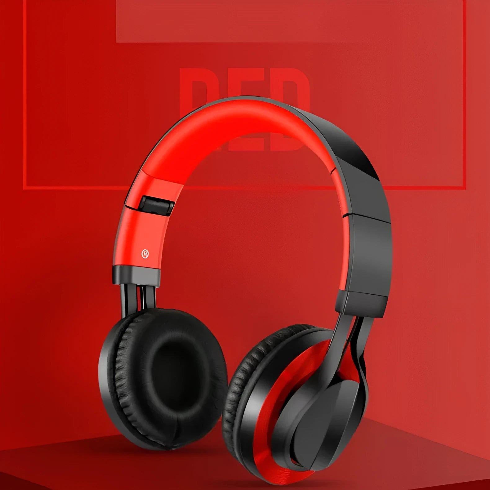Wired over-ear headphones with microphone for mobile phone karaoke use