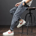 Men's loose cargo casual jeans in straight leg design with micro elasticity cotton fabric