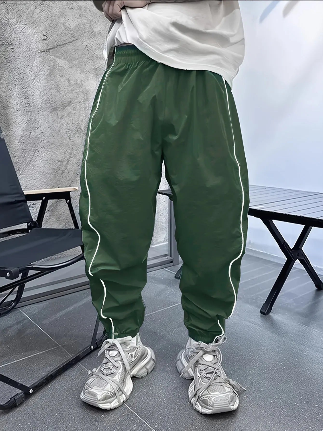 Men's bamboo fibre casual sports trousers in loose style with cropped length and high elasticity