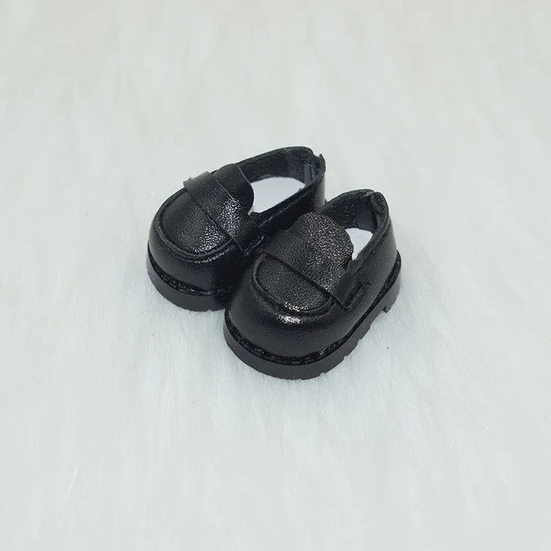 A pair of 17cm high PU replacement shoes for dolls in a selected style and colour.