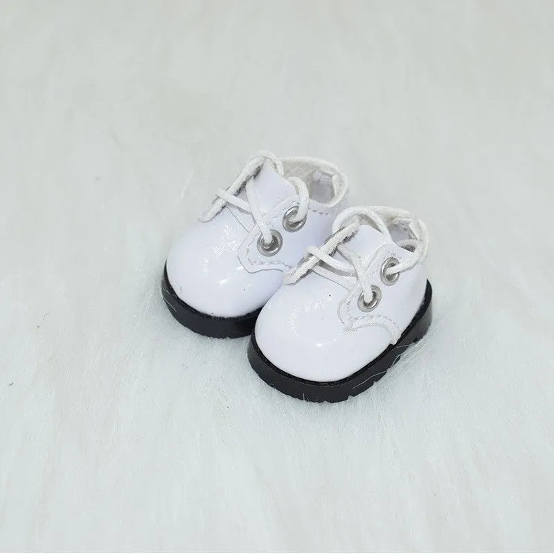 A pair of 17cm high PU replacement shoes for dolls in a selected style and colour.