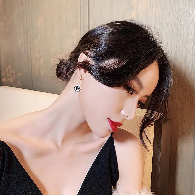 Black round geometric alloy earrings with 3.6cm length and retro Hong Kong style design