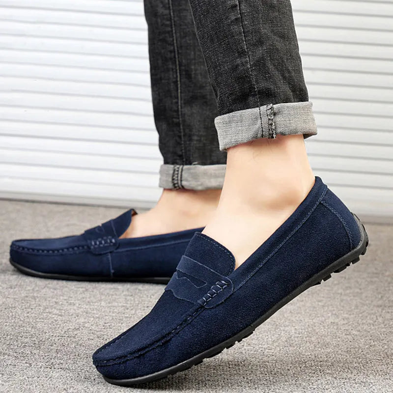 Men's solid colour suede cowhide loafers with rubber sole and round toe design