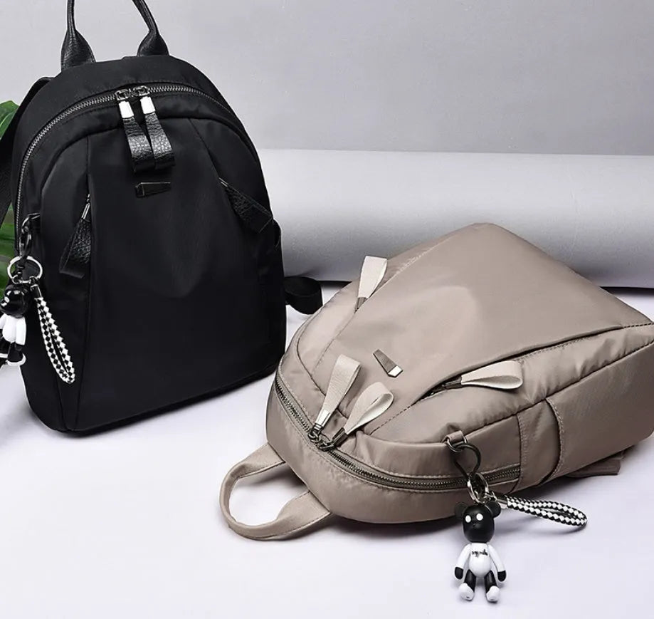 Medium Oxford cloth rucksack in wine red with double straps and interior phone pockets