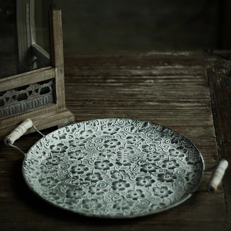 Round wrought iron metal storage tray with a belt design in European style.
