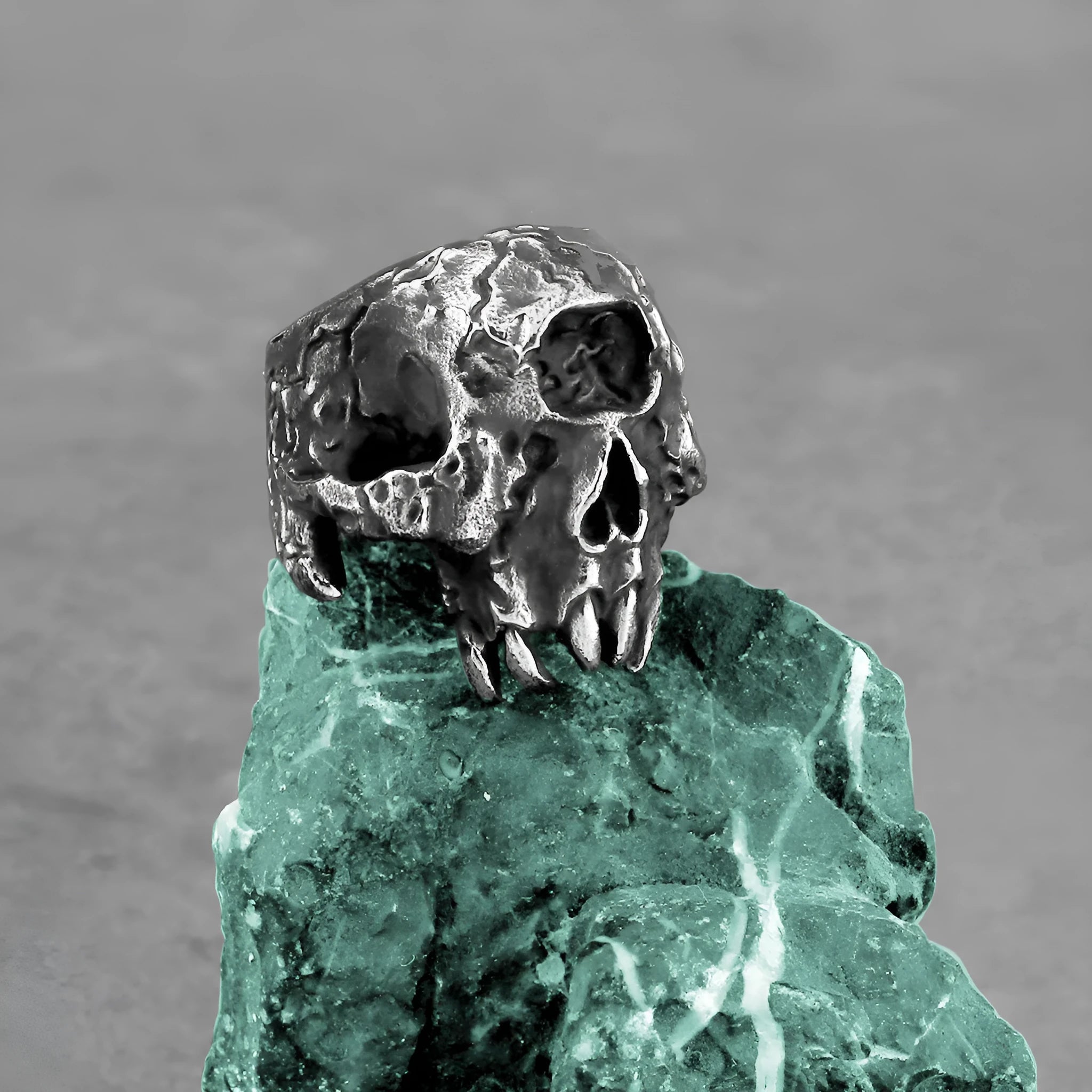 Silver electroplated alloy skull ring with one-eyed design in punk hip hop retro style