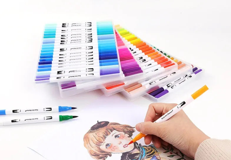Set of 100 dual-tip watercolour brush pens with blendable ink for art and calligraphy.