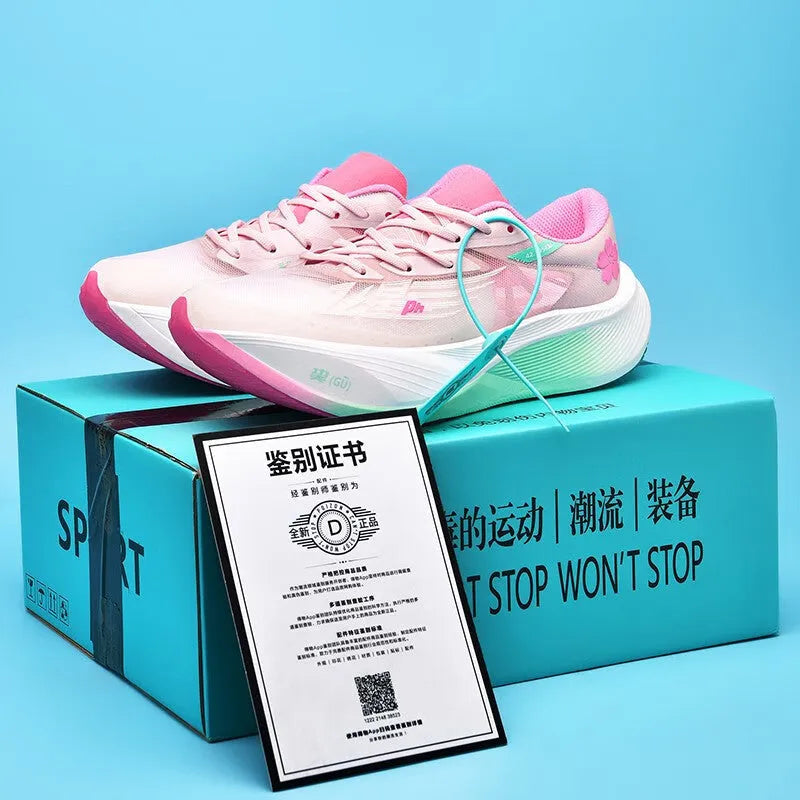Low top carbon plate sneakers in multiple colours with natural rubber sole and lace-up front