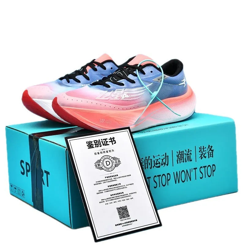 Low top carbon plate sneakers in multiple colours with natural rubber sole and lace-up front